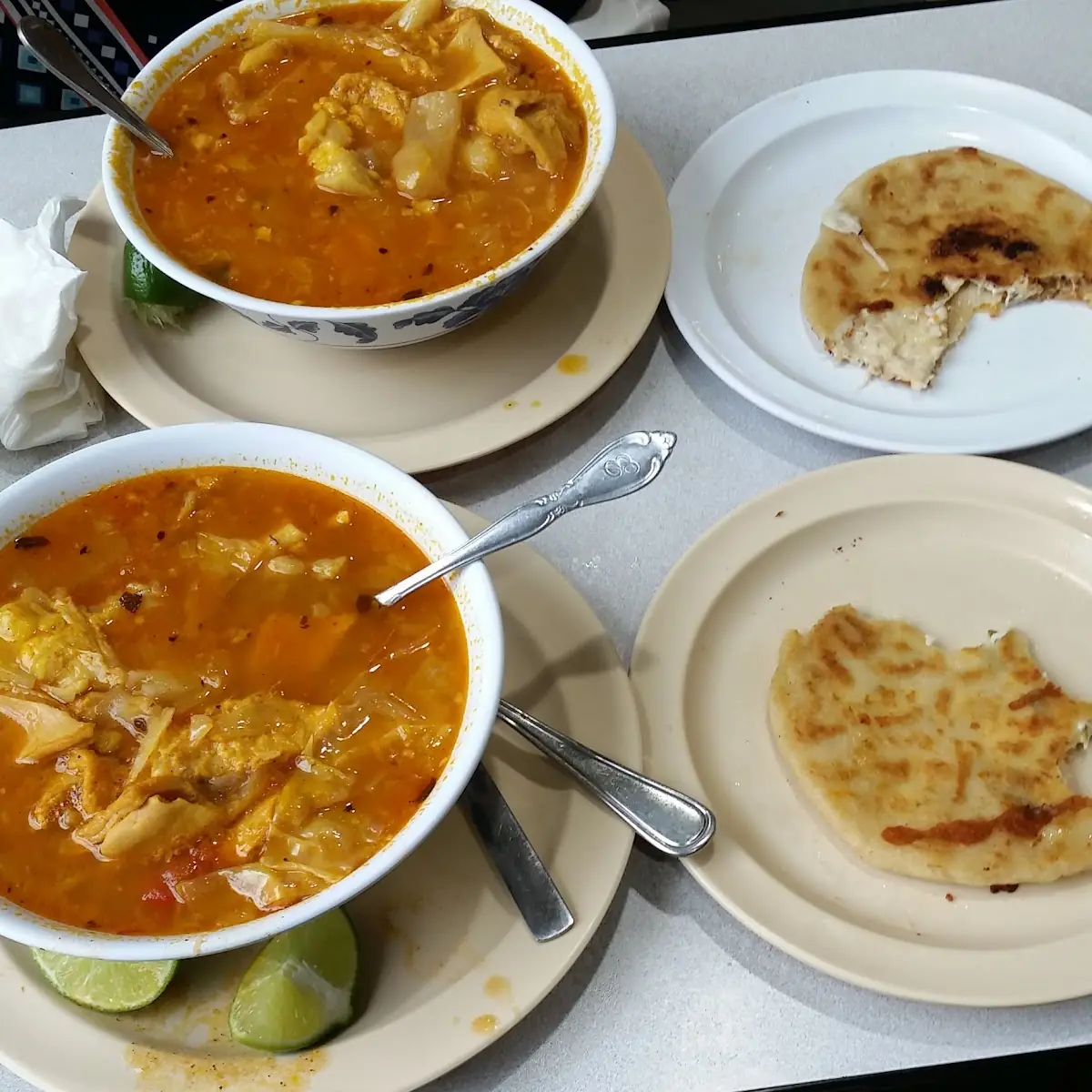 Rico Menudo Y Pupusas