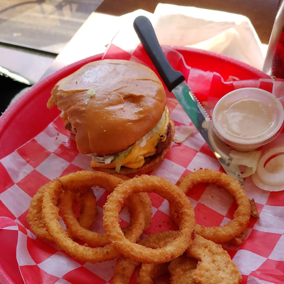 Cheeseburger with Onion Rings