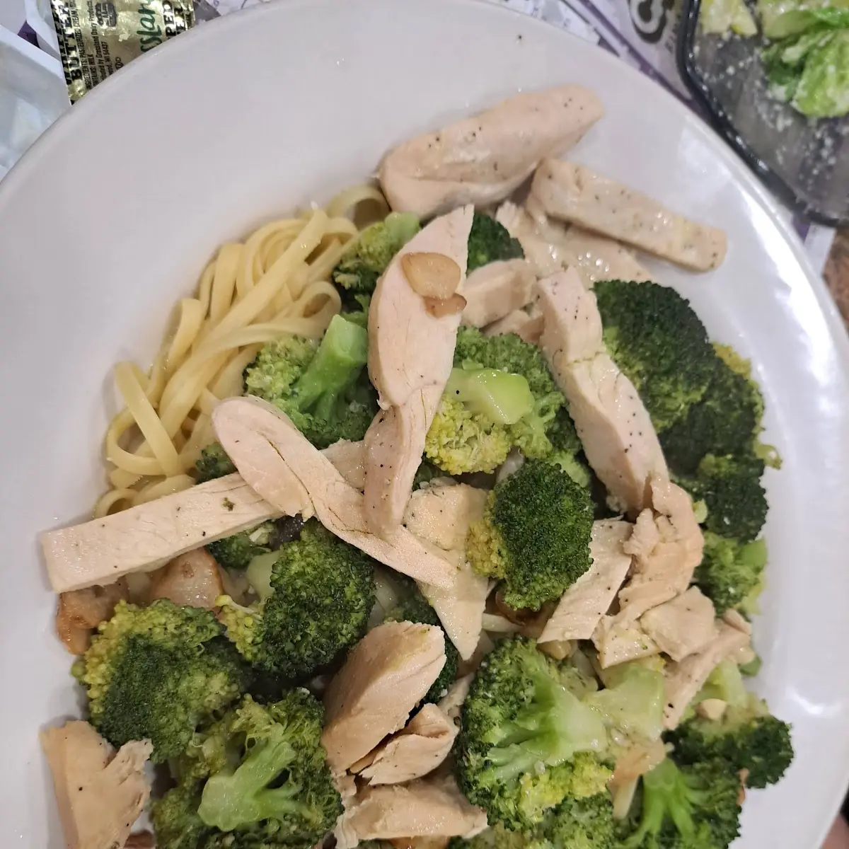Garlic Chicken and Broccoli with Linguine