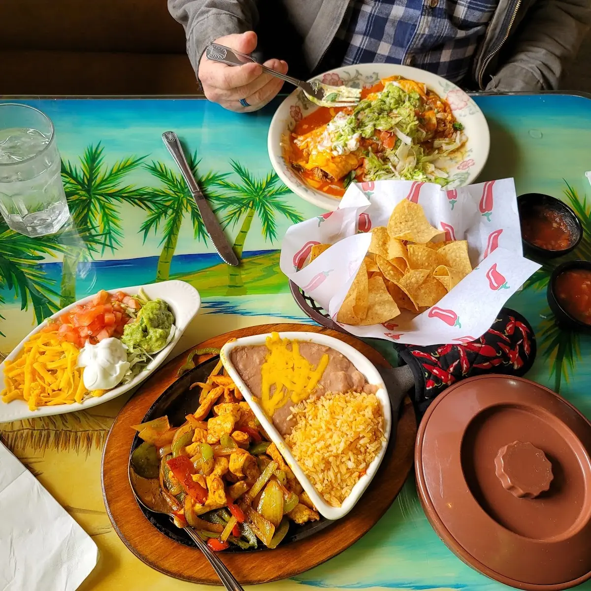 Super Burrito Chips & Salsa Chicken Fajitas