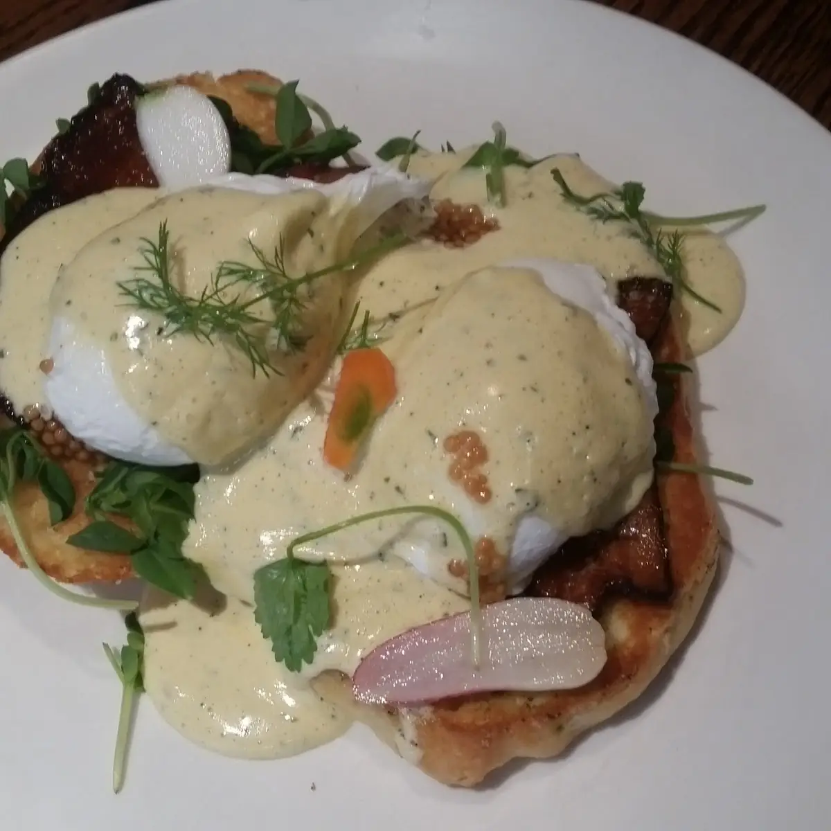 Eggs Benedict w Bacon