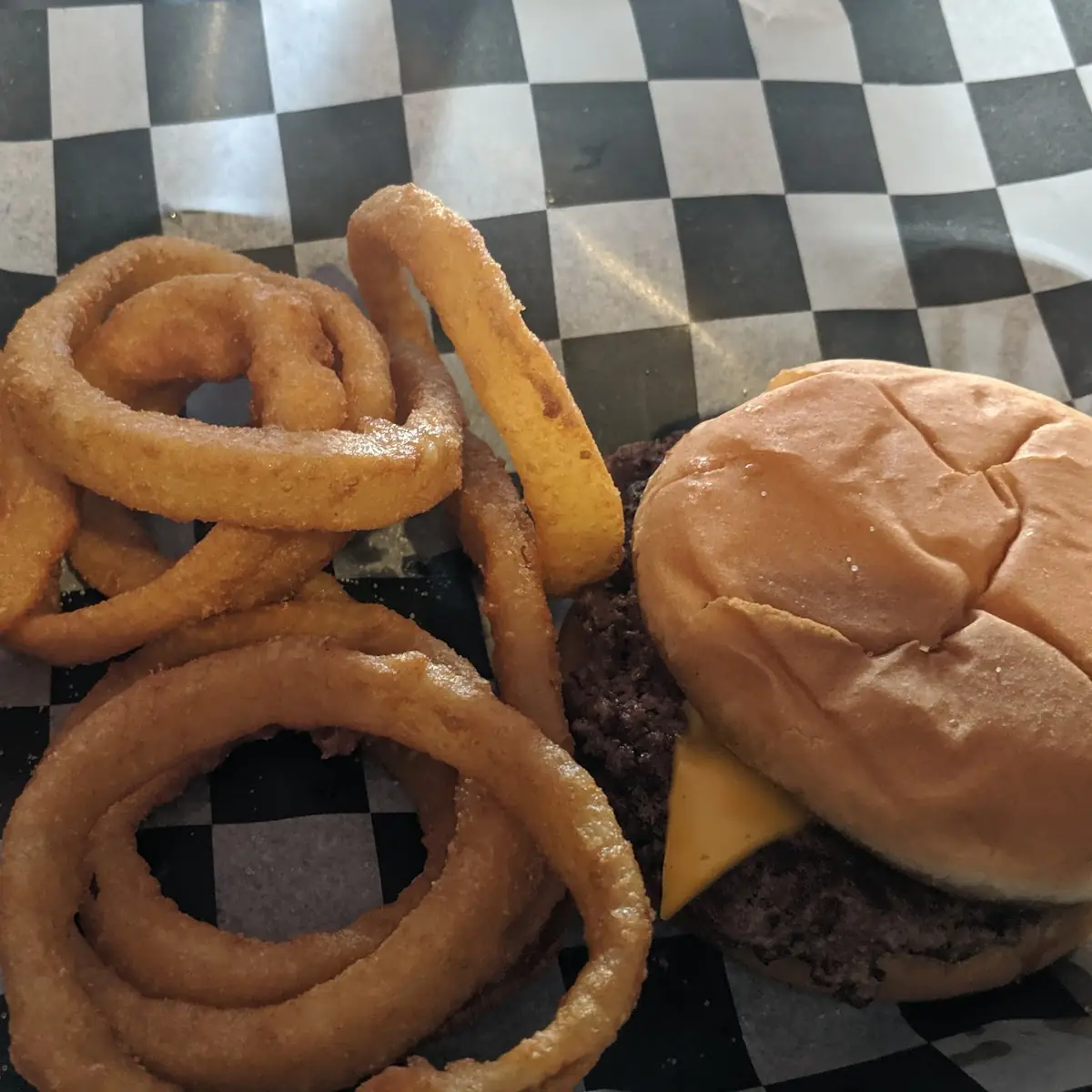 Cheeseburger with Onion Rings