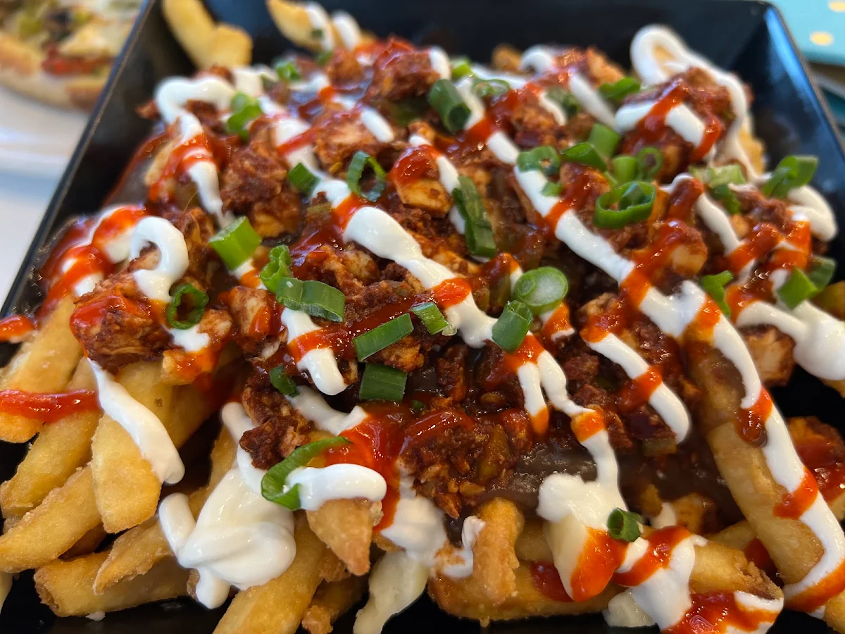 Spicy Tandoori Chicken Poutine