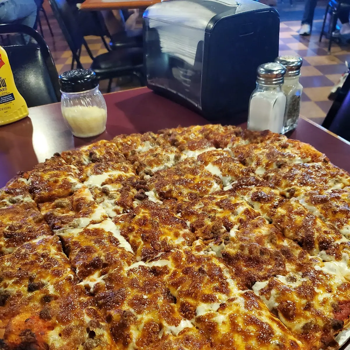 18 Thin Crust Pizza with Hamburger