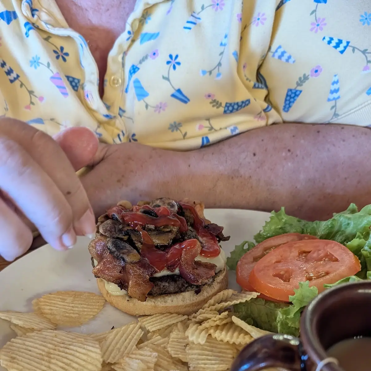 Bacon Cheeseburger w Fried Mushrooms