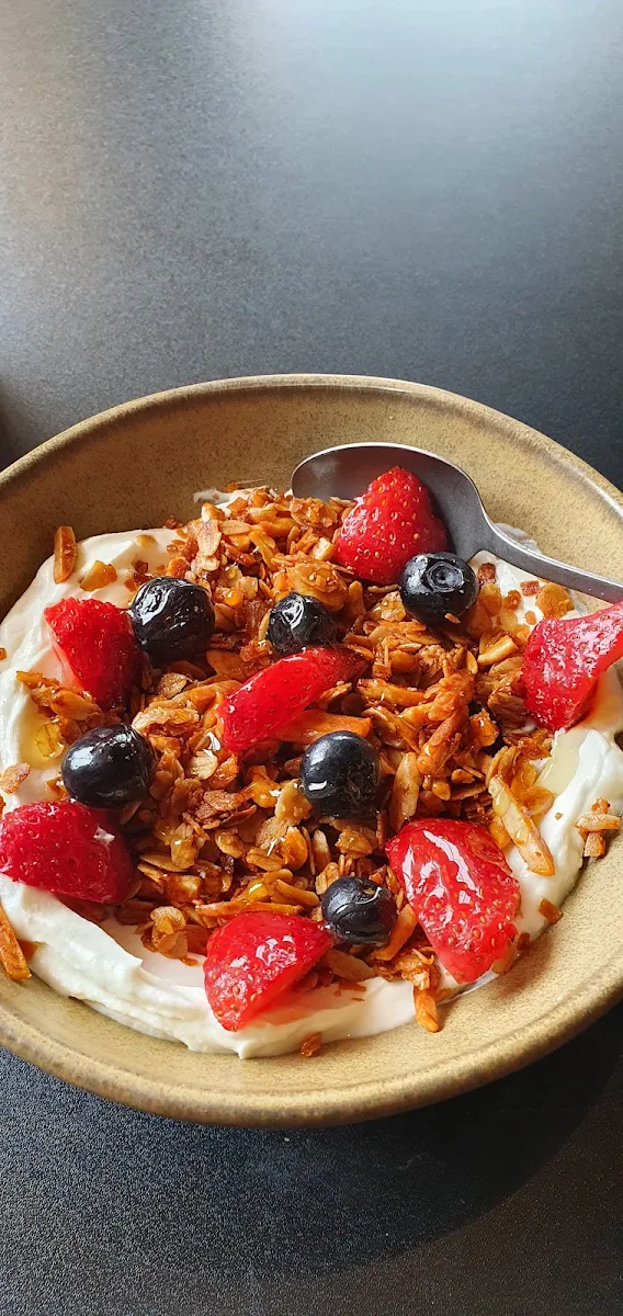 Yogurt & Granola