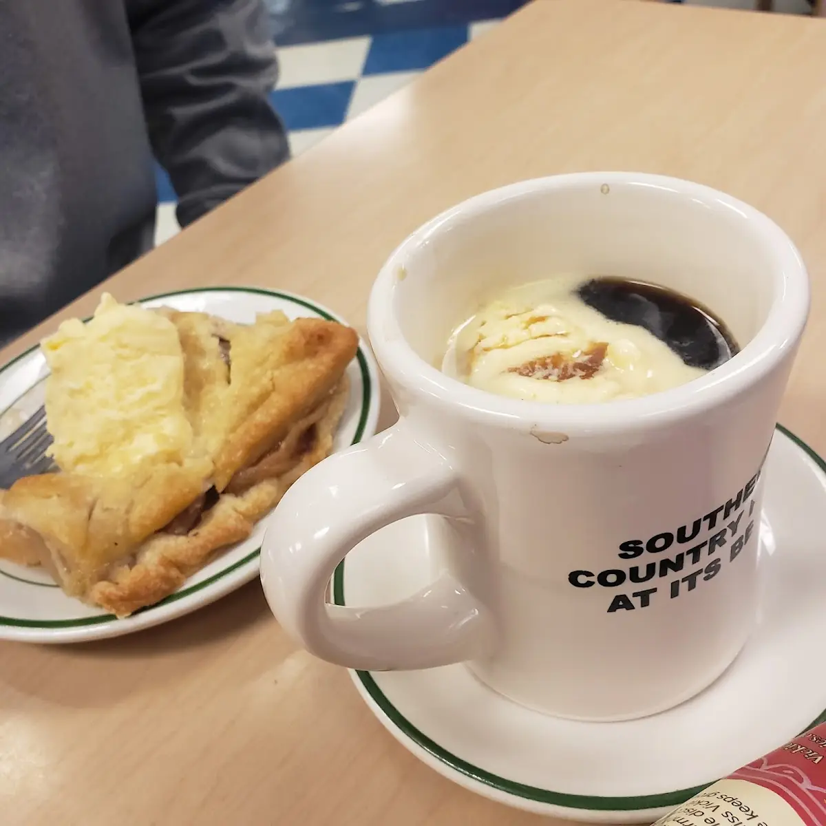 Apple Pie with Ice Cream