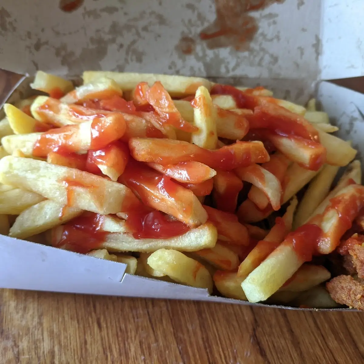 Papas Fritas Y Masas de Pollo