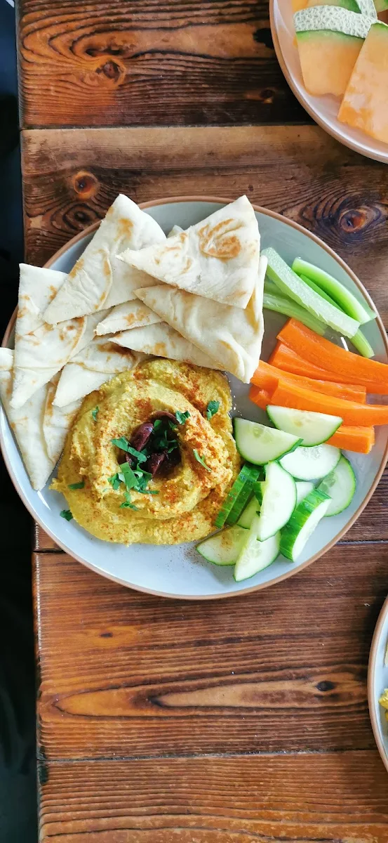 Turmeric Hummus & Naan