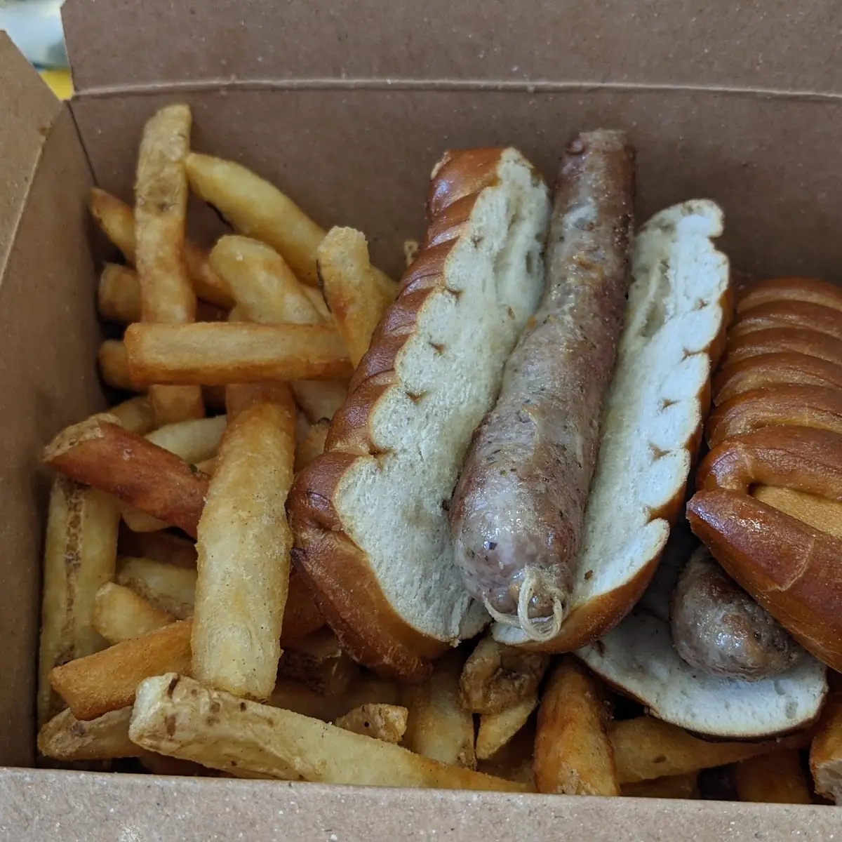 Bratwurst Mit Pommes