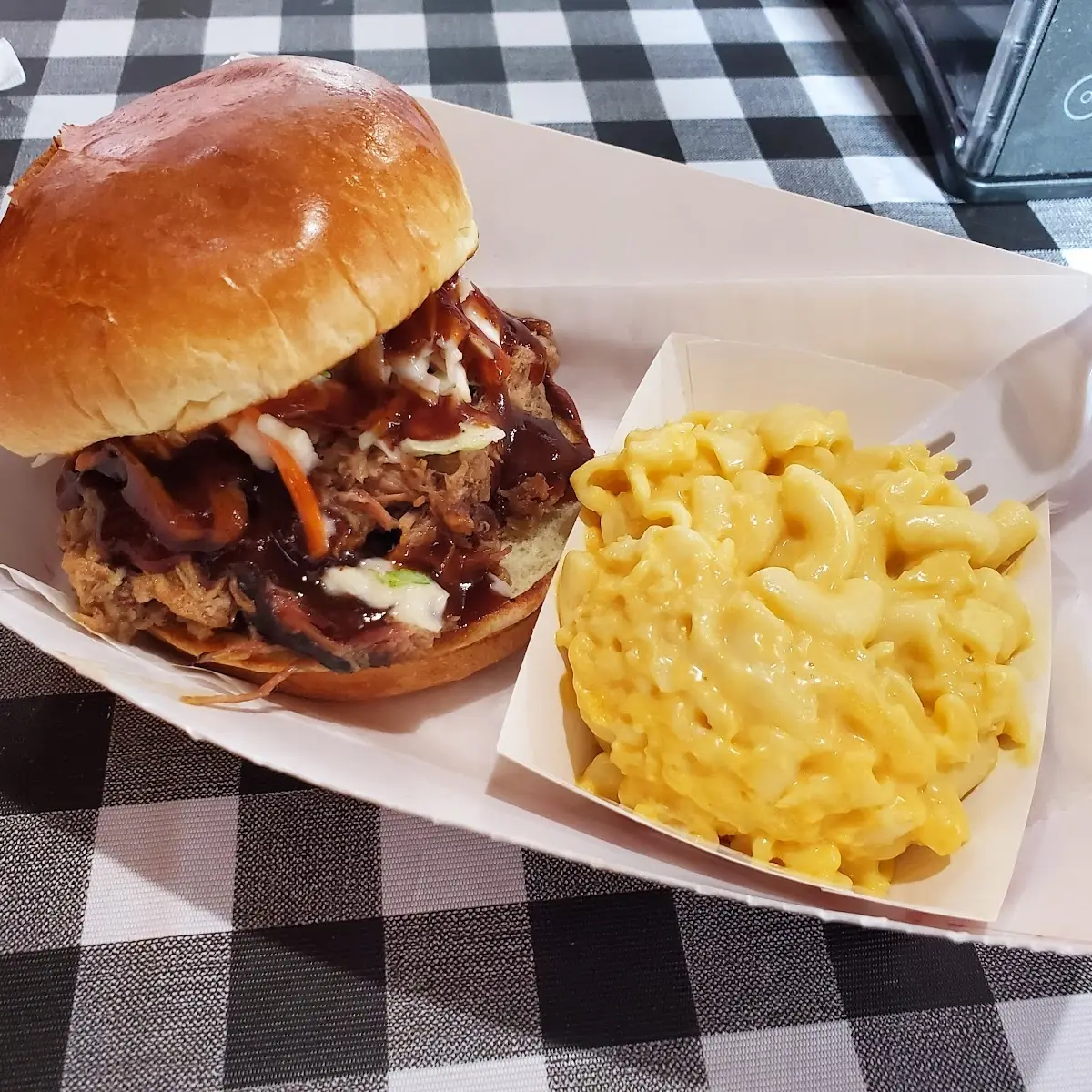 Beef Brisket Sandwich w Mac 'N Cheese