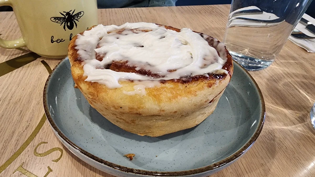 Cinnamon Roll, Stillfood Bistro & Cappuccino Bar