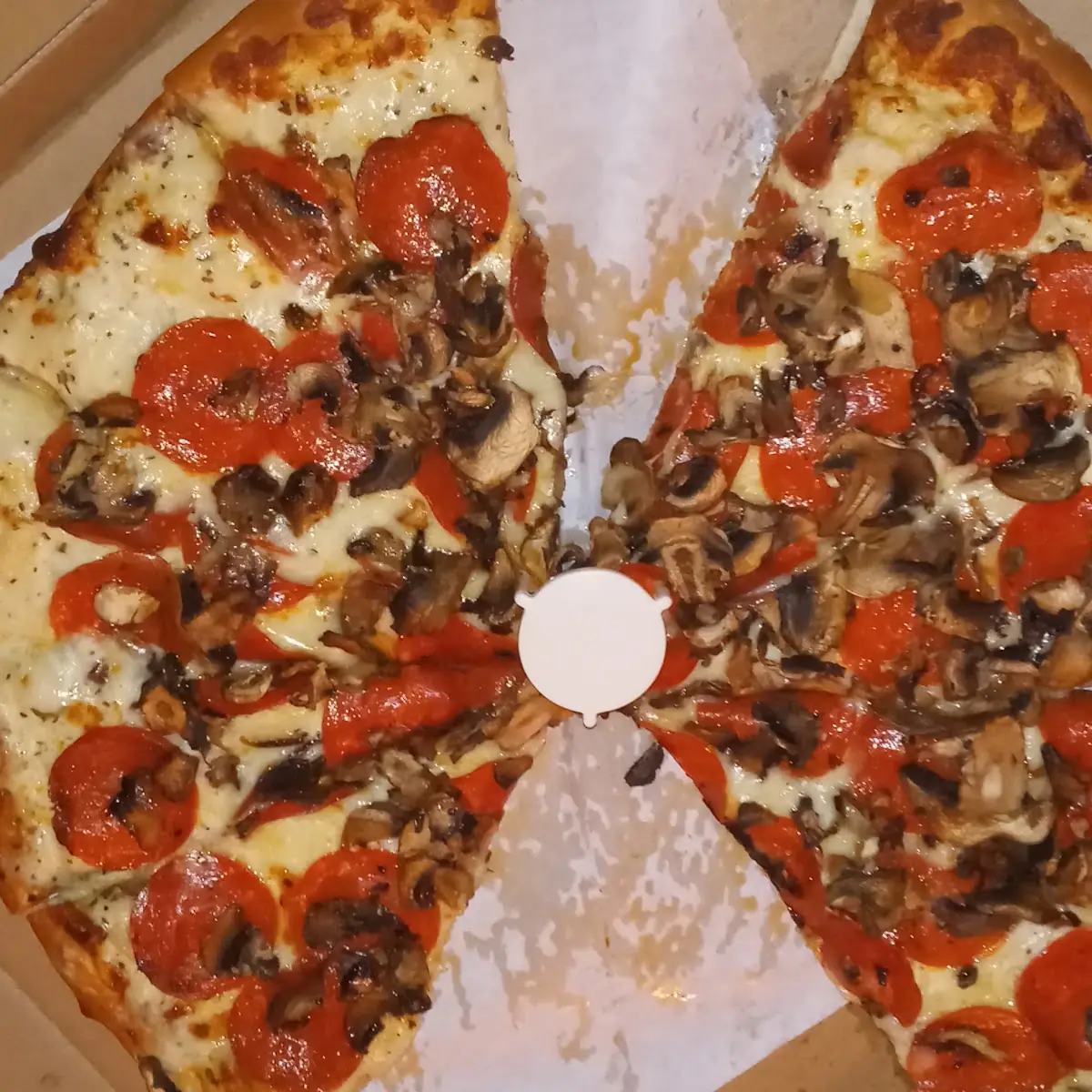 Pepperoni & Mushroom with White Garlic Sauce