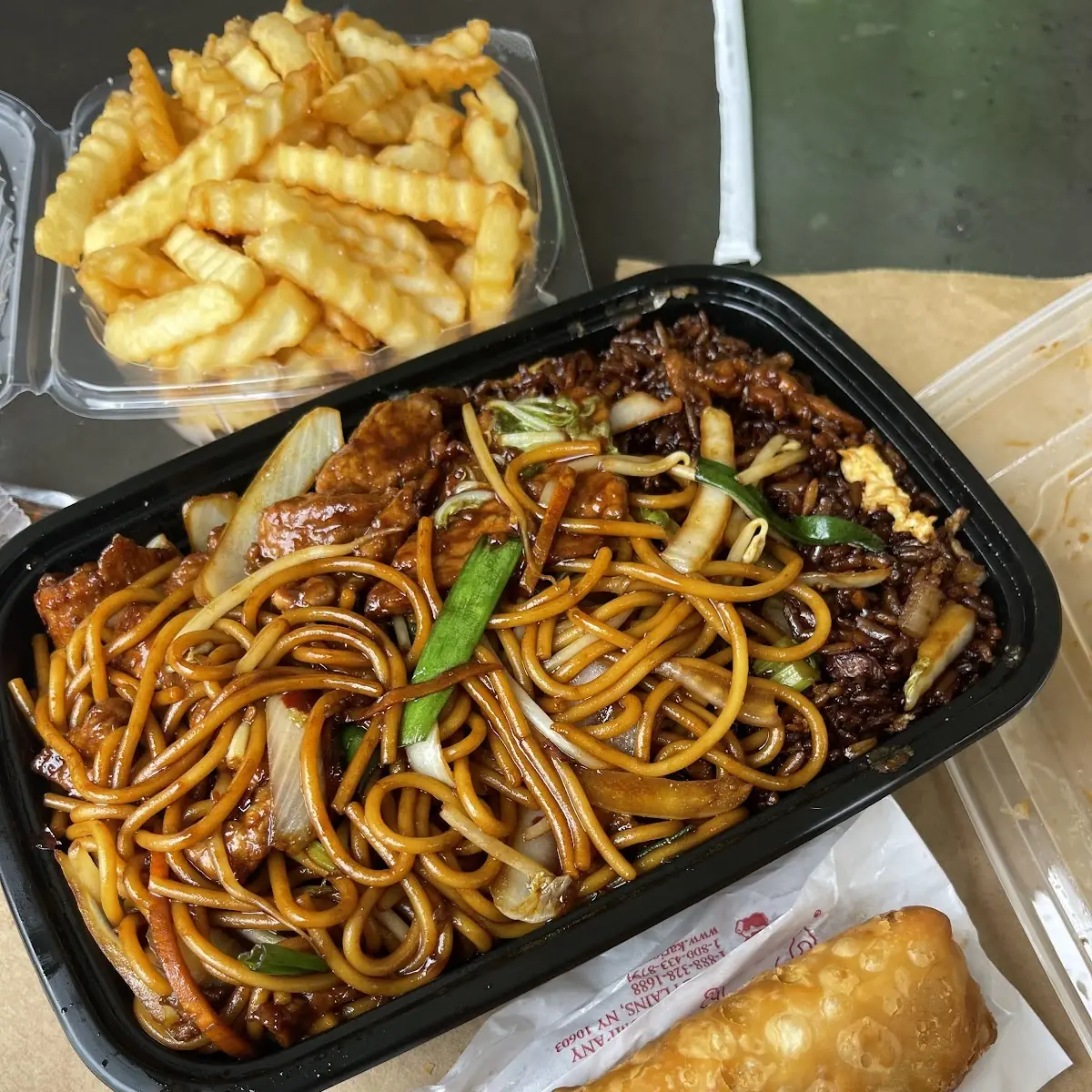 Lunch Chicken Lo Mein Combination Platter