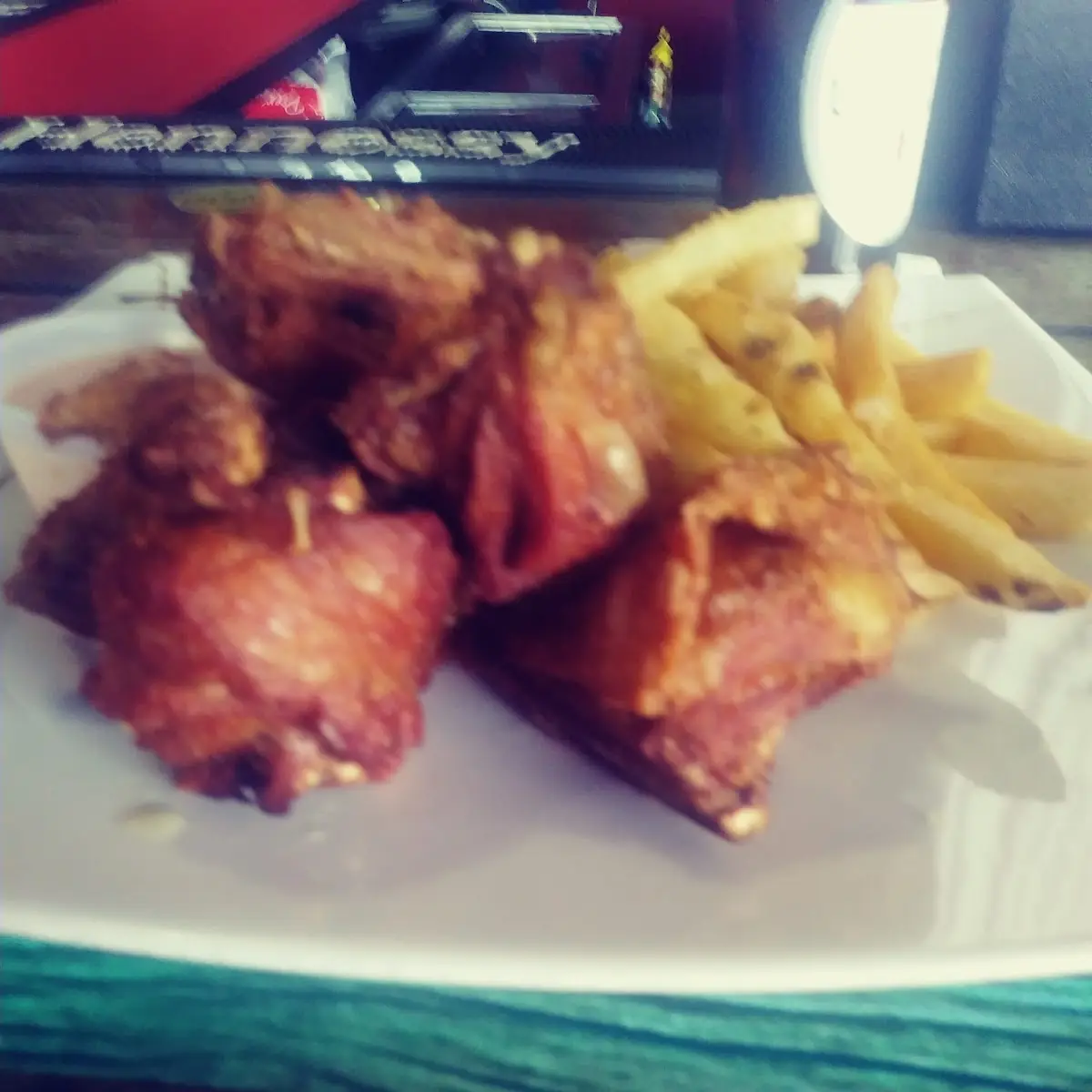 Papas Fritas Y Chicharrones De Pollo