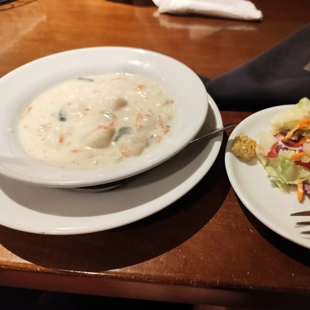 Never-Ending Soup Salad & Breadsticks