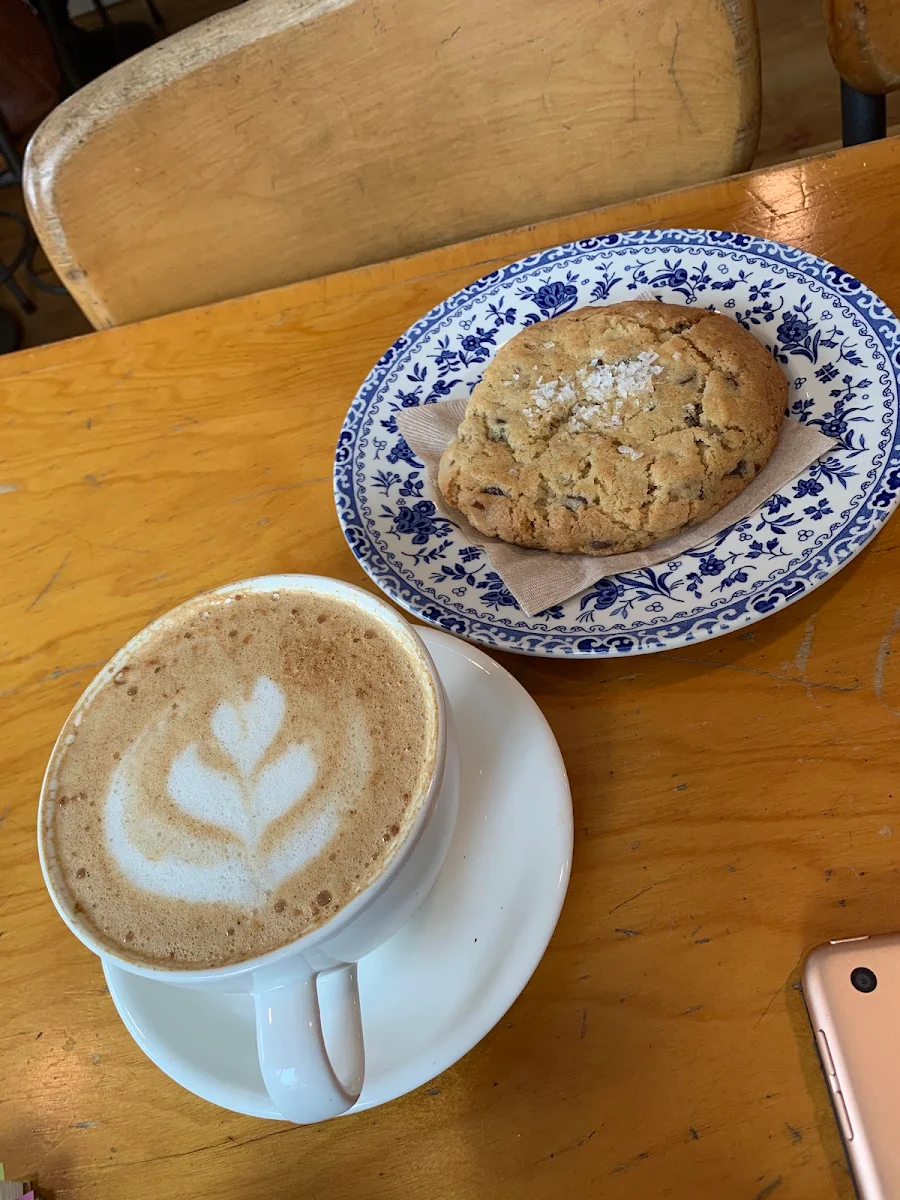 Holland Famous Chocolate Chip Cookie