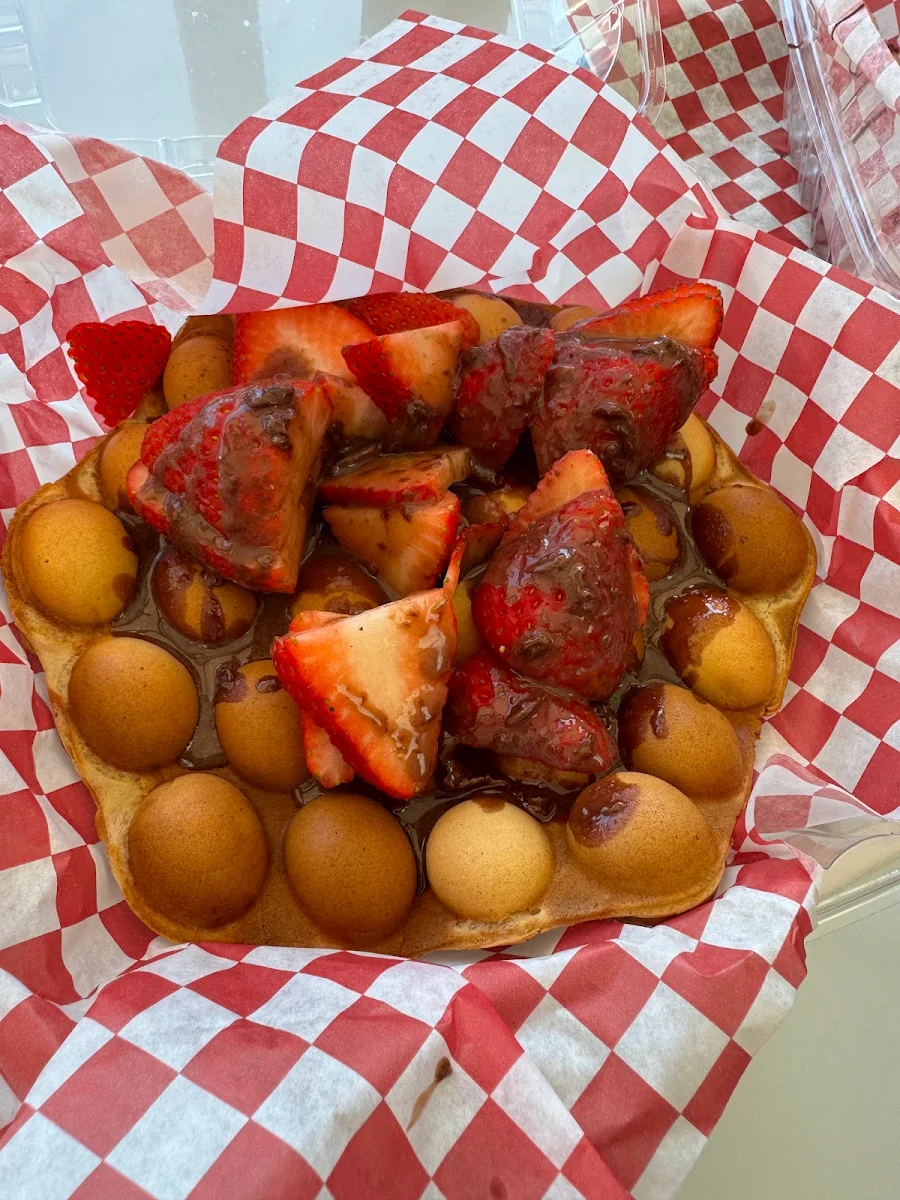 Bubble Waffle with Nutella and Strawberry
