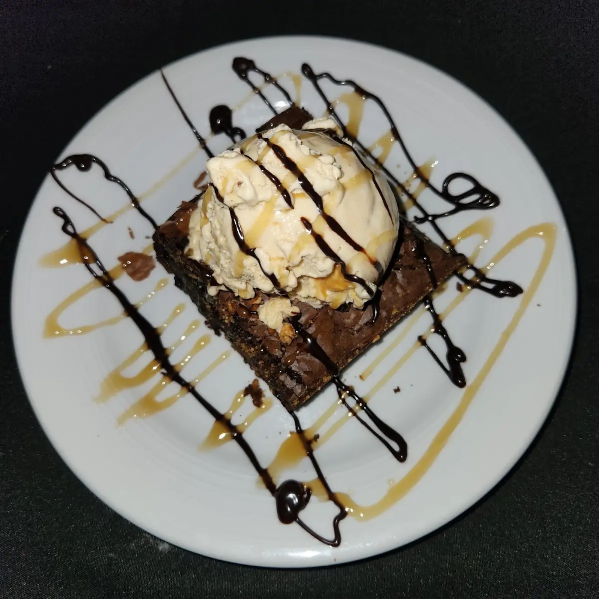 Grippoz Pretzel Crusted Brownie Sundae