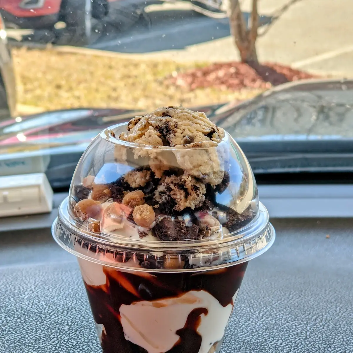 Oreo Big Scoop Cookie Dough Sundae