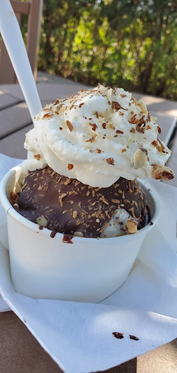 Heavenly Macaroon Sundae
