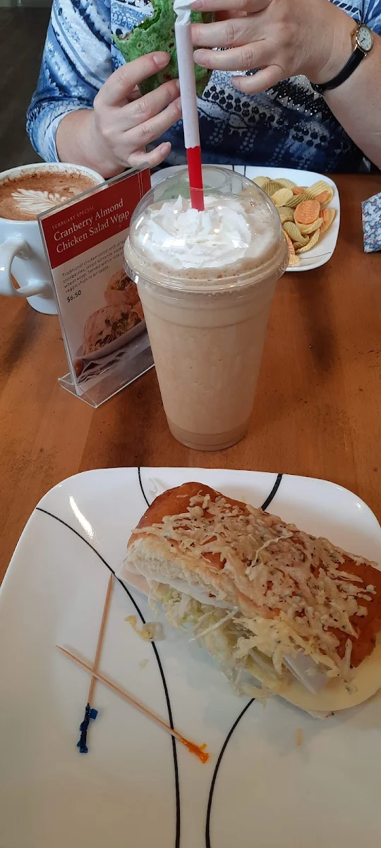 Turkey Sandwich on Cheesy Bread