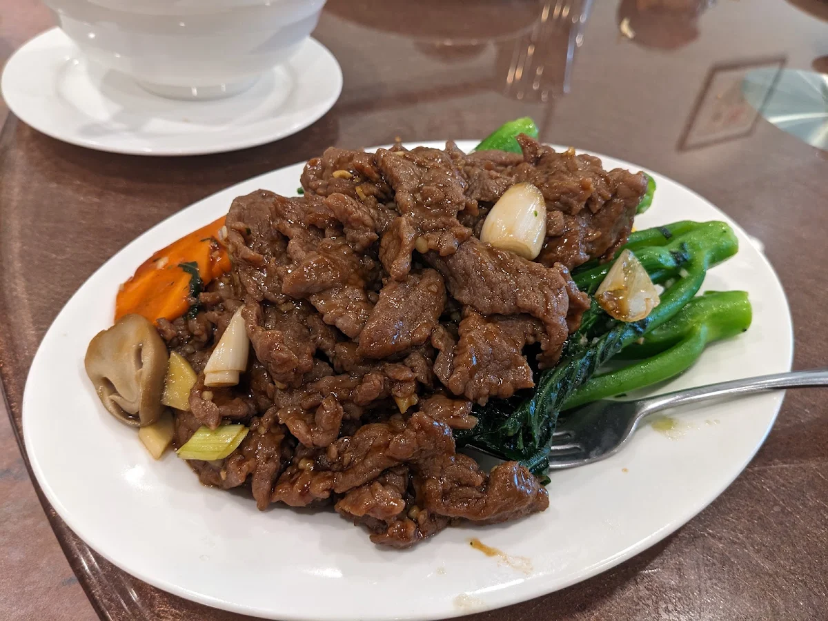 Pan Fried Beef with Gai Lan, Congee Noodle House