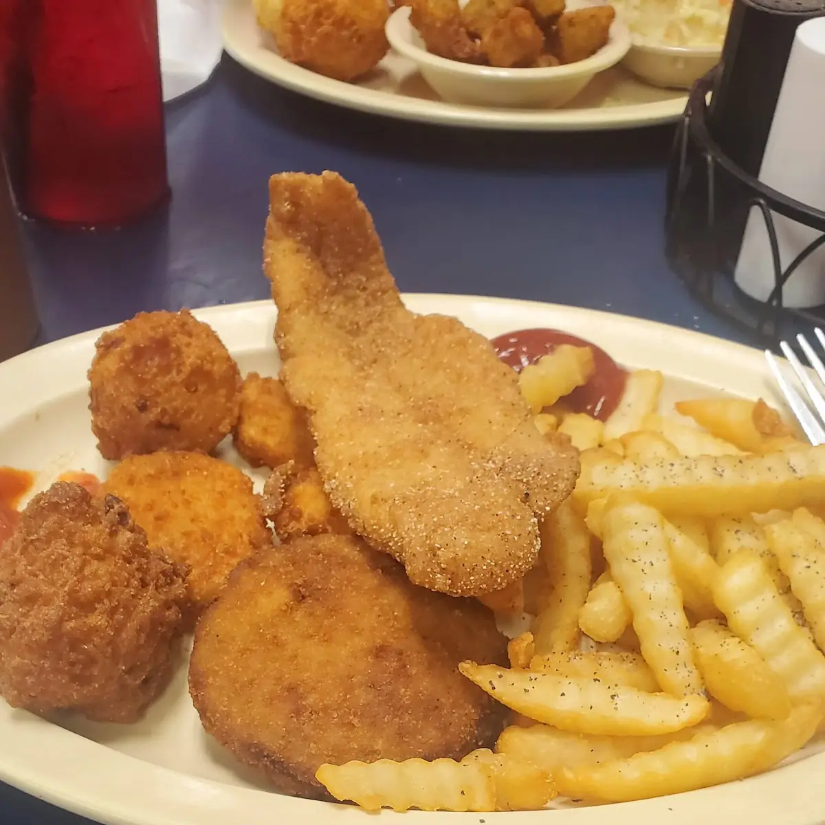 Fried Fish Crab Cake& Shrimp Dinner