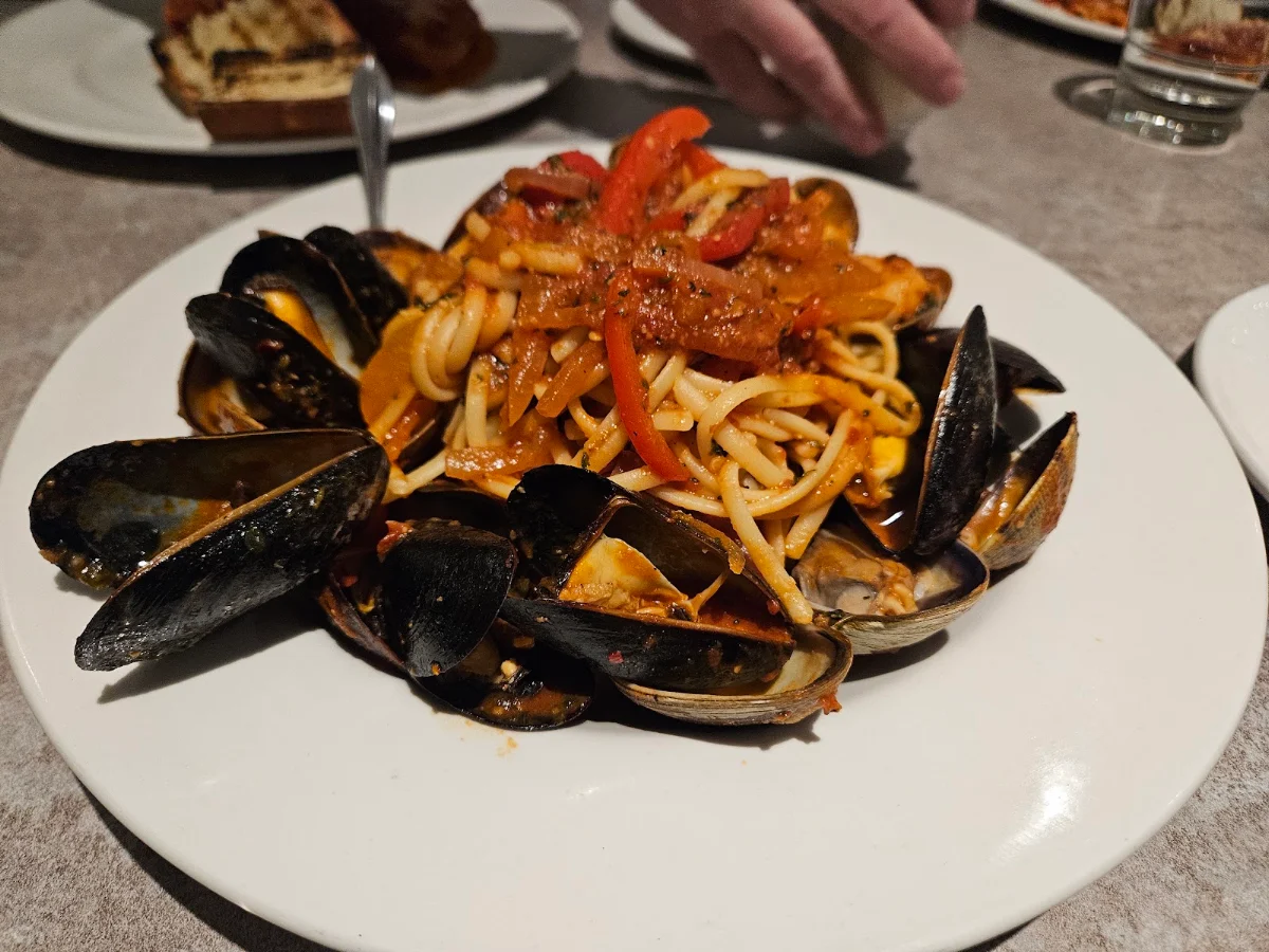 Seafood Linguini Lunch Special 25