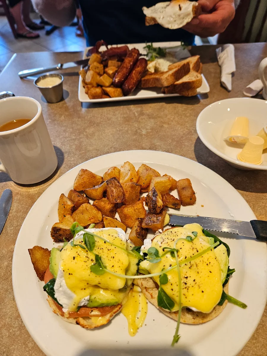 California Eggs Benedict, Robinson's Fresh