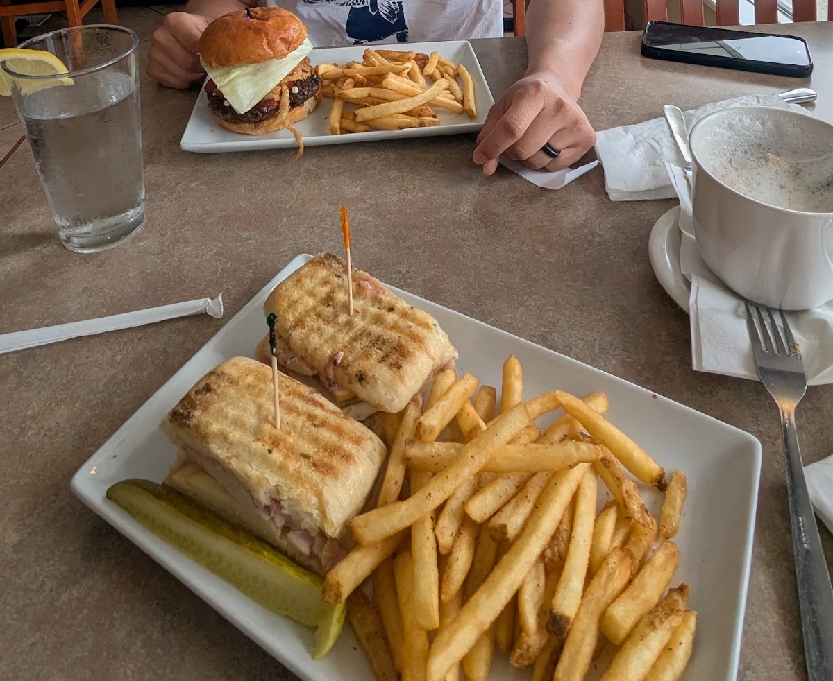 Chicken Brie Sandwich, Robinson's Fresh