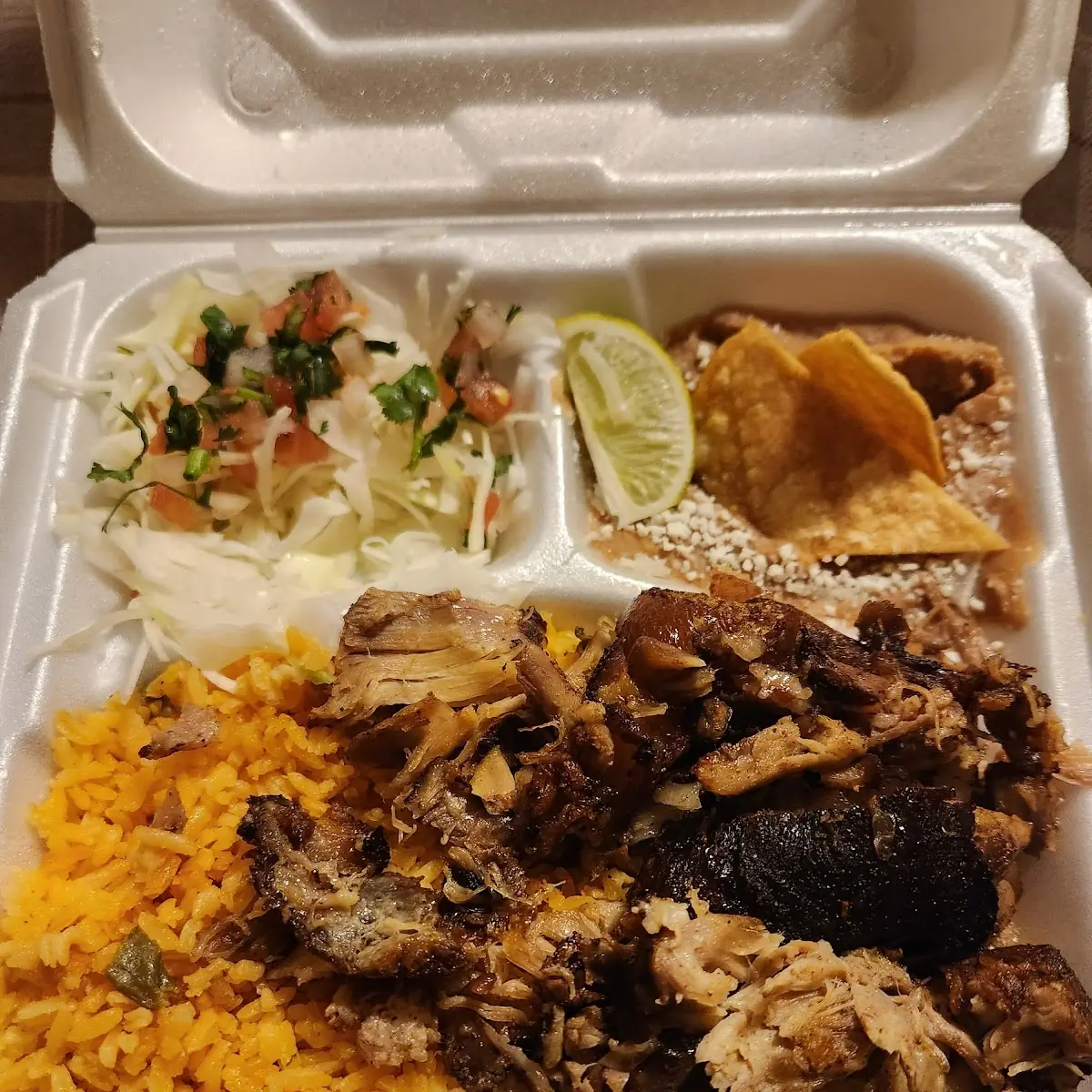 Pernil Y Arroz Amarillo