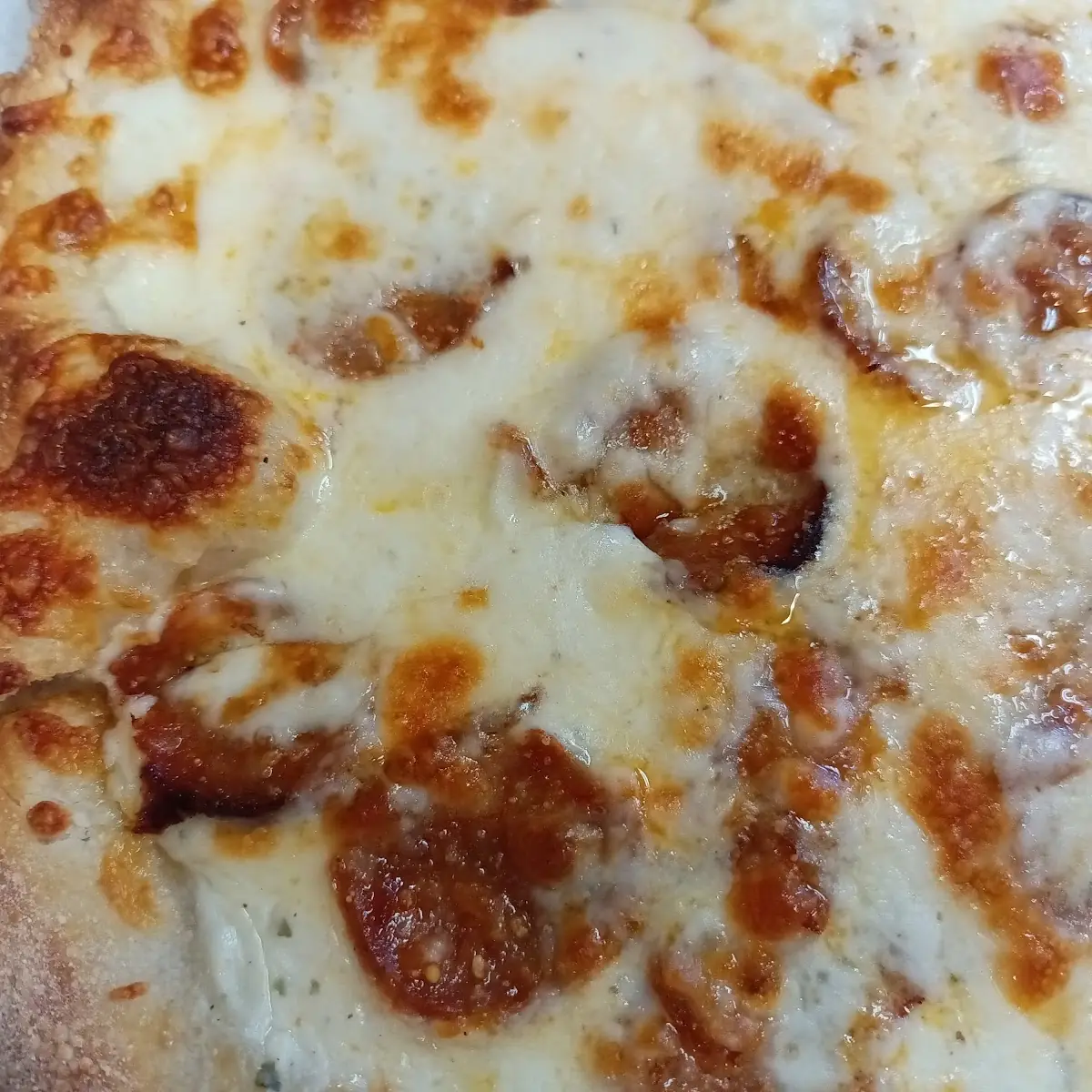 Sausage Alfredo Pizza