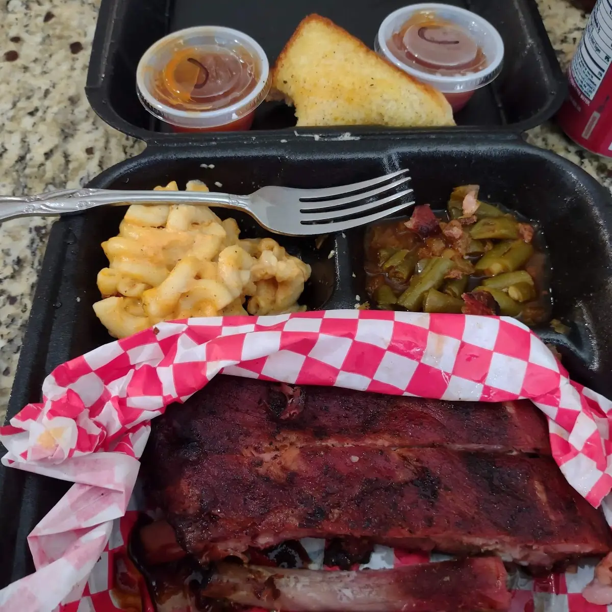 BBQ Ribs with Green Beans and Mac and Cheese