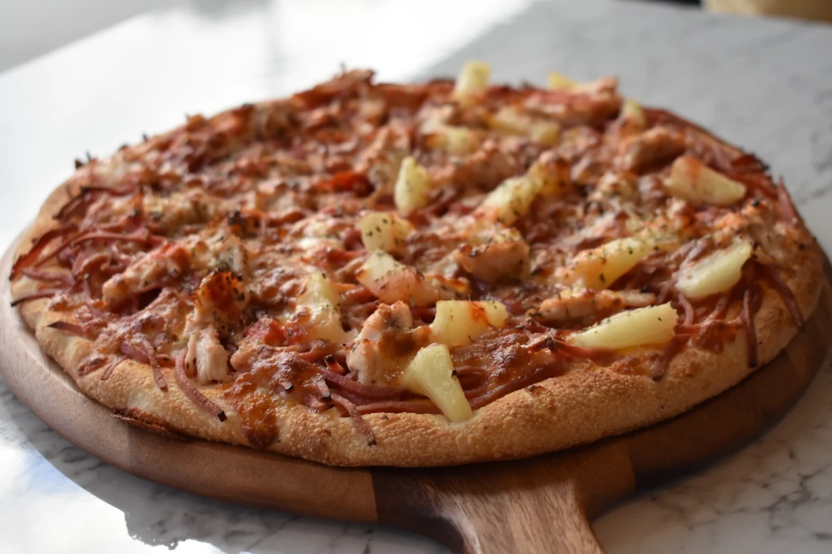 Hawaiian Pizza and Ejz Special Pizza