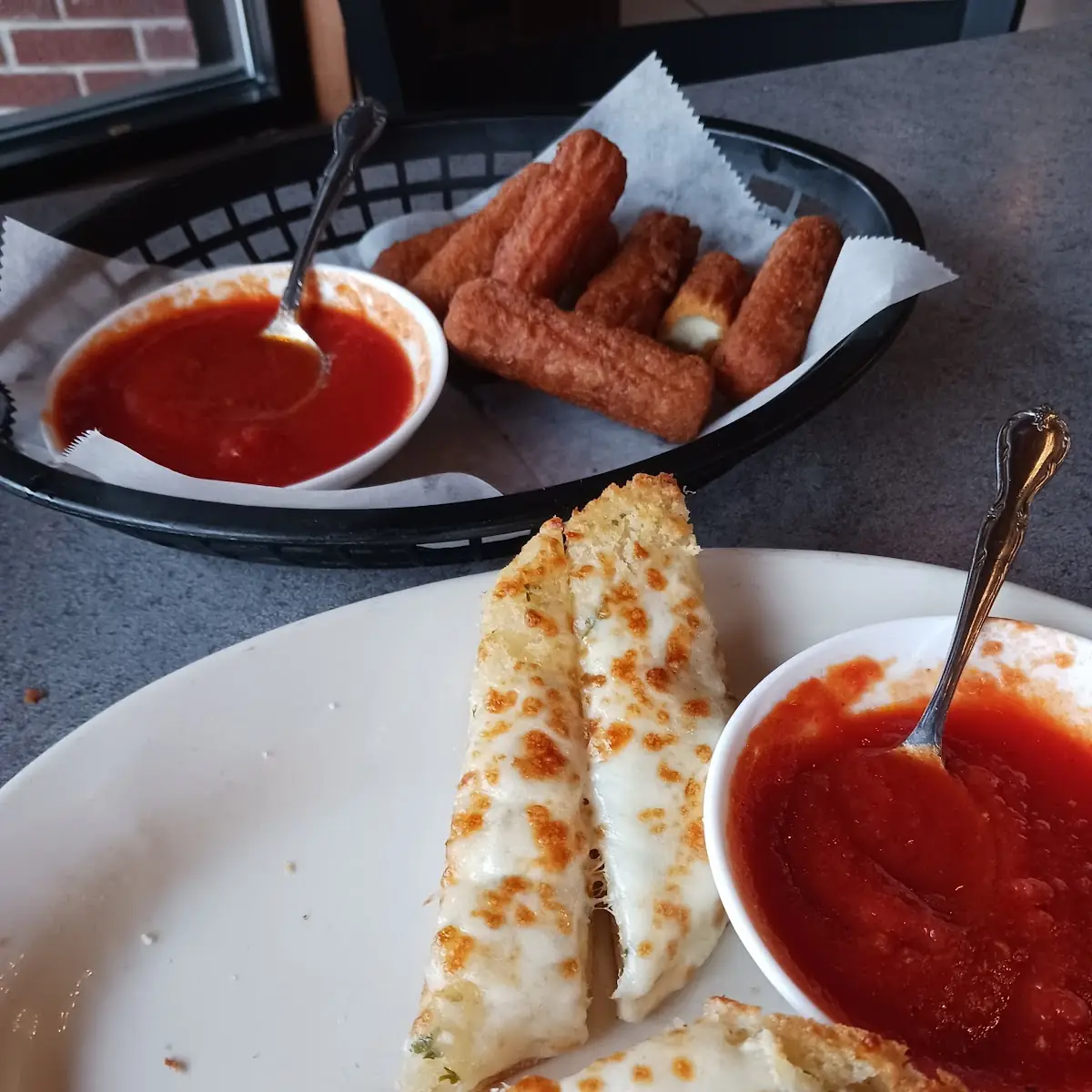 Garlic Bread & Mozzarella Sticks