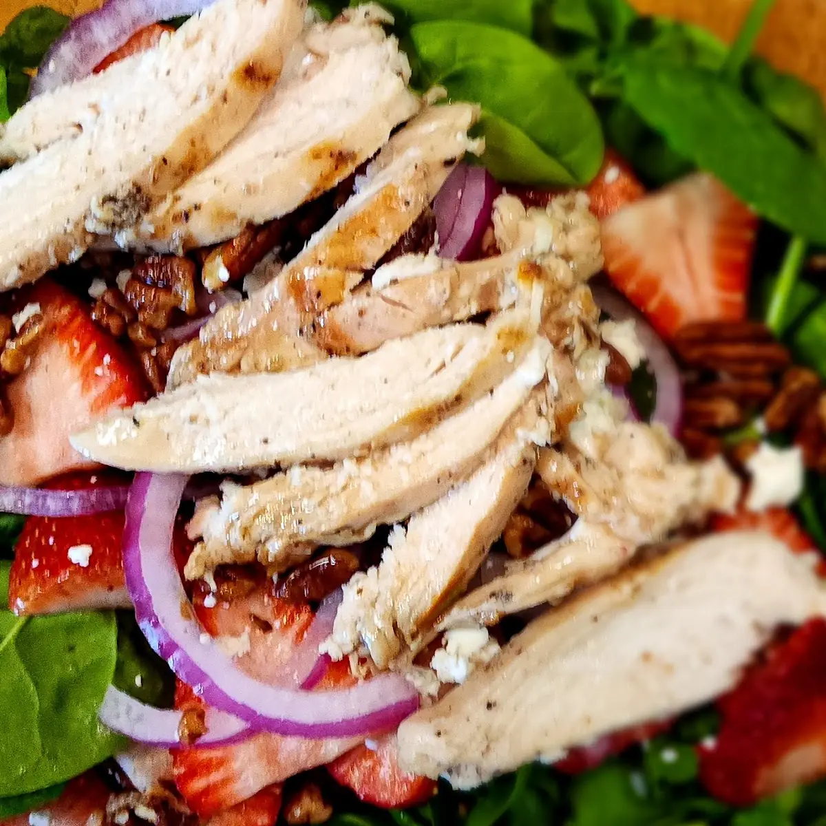 Strawberry Salad with Grilled Chicken