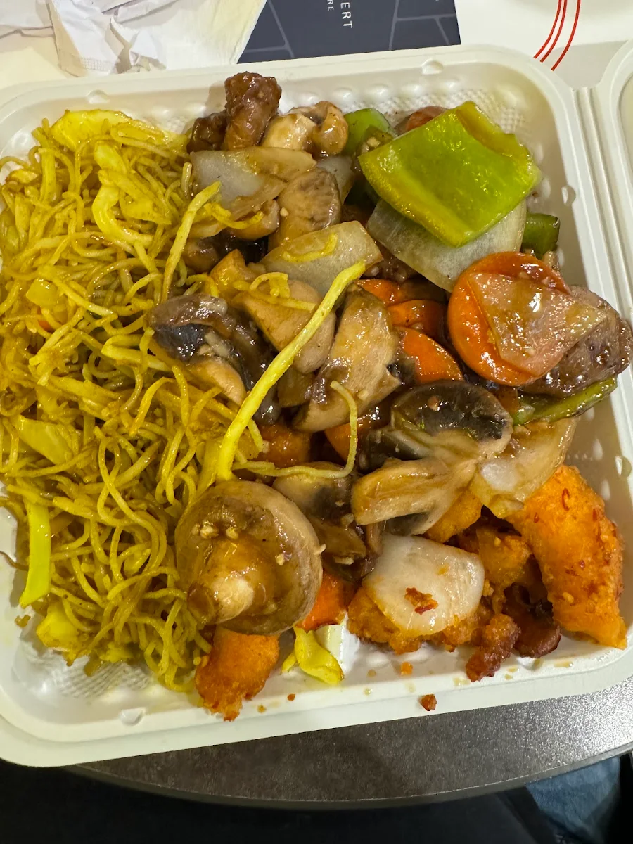 Chow Mein, Famous Wok