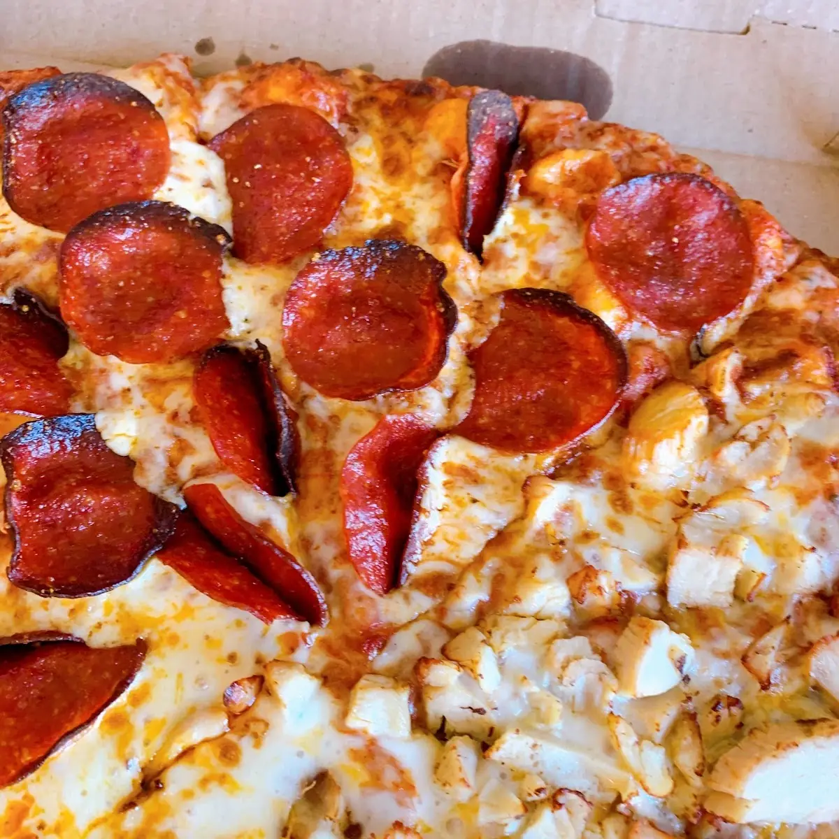 Half Primo Pepperoni Half Grilled Chicken
