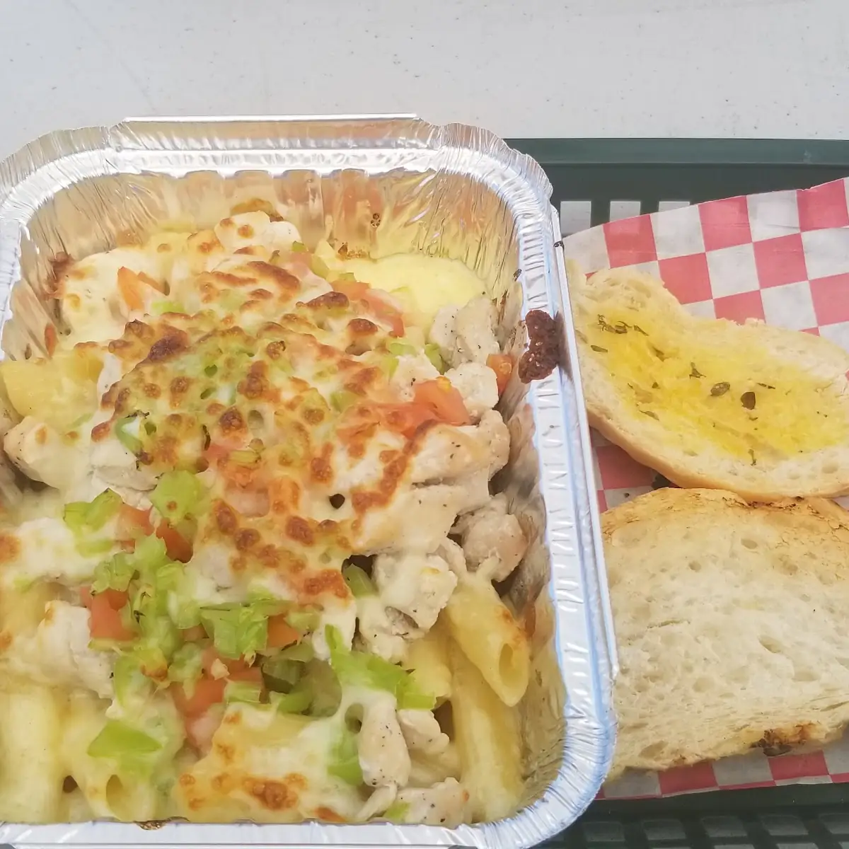 Chicken Alfredo Con Penne