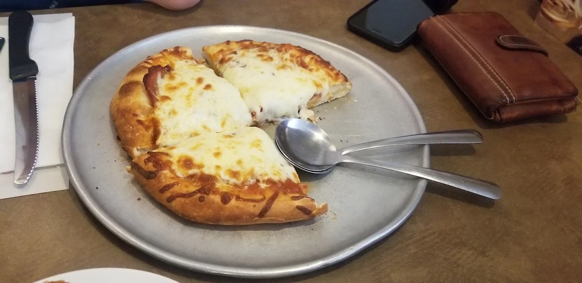 Cheese Pizza Quattro Formaggi, Pizzeria Miss Jean-Talon Souvlaki