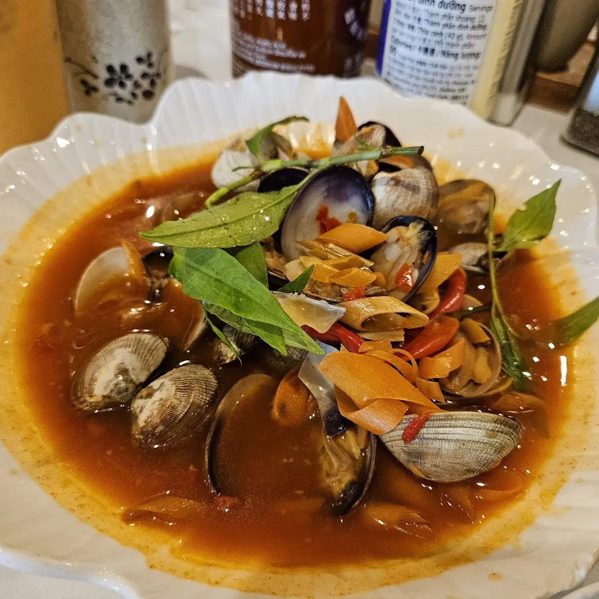 Nghu Hap Thi Tom Yum Steamed Clams