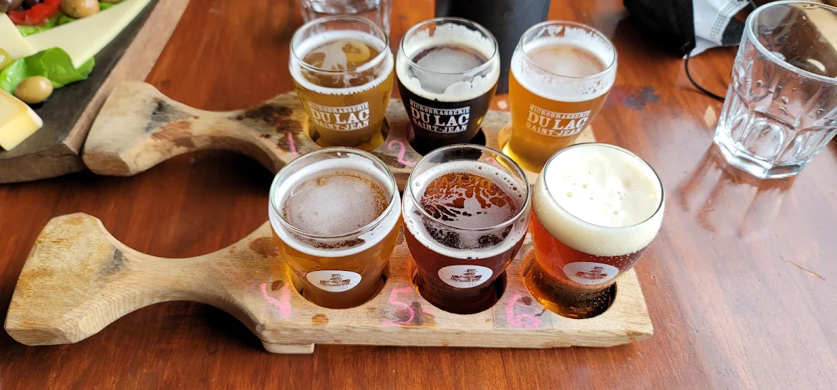 Des Bières, Microbrasserie du Lac Saint-Jean / Boutique & Bistrot