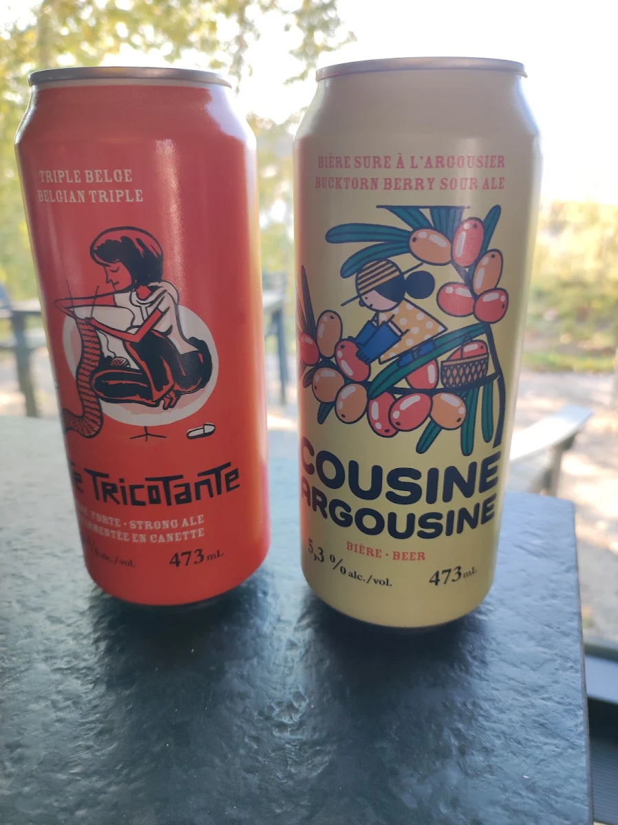 Deux Bières Locales, Microbrasserie du Lac Saint-Jean / Boutique & Bistrot