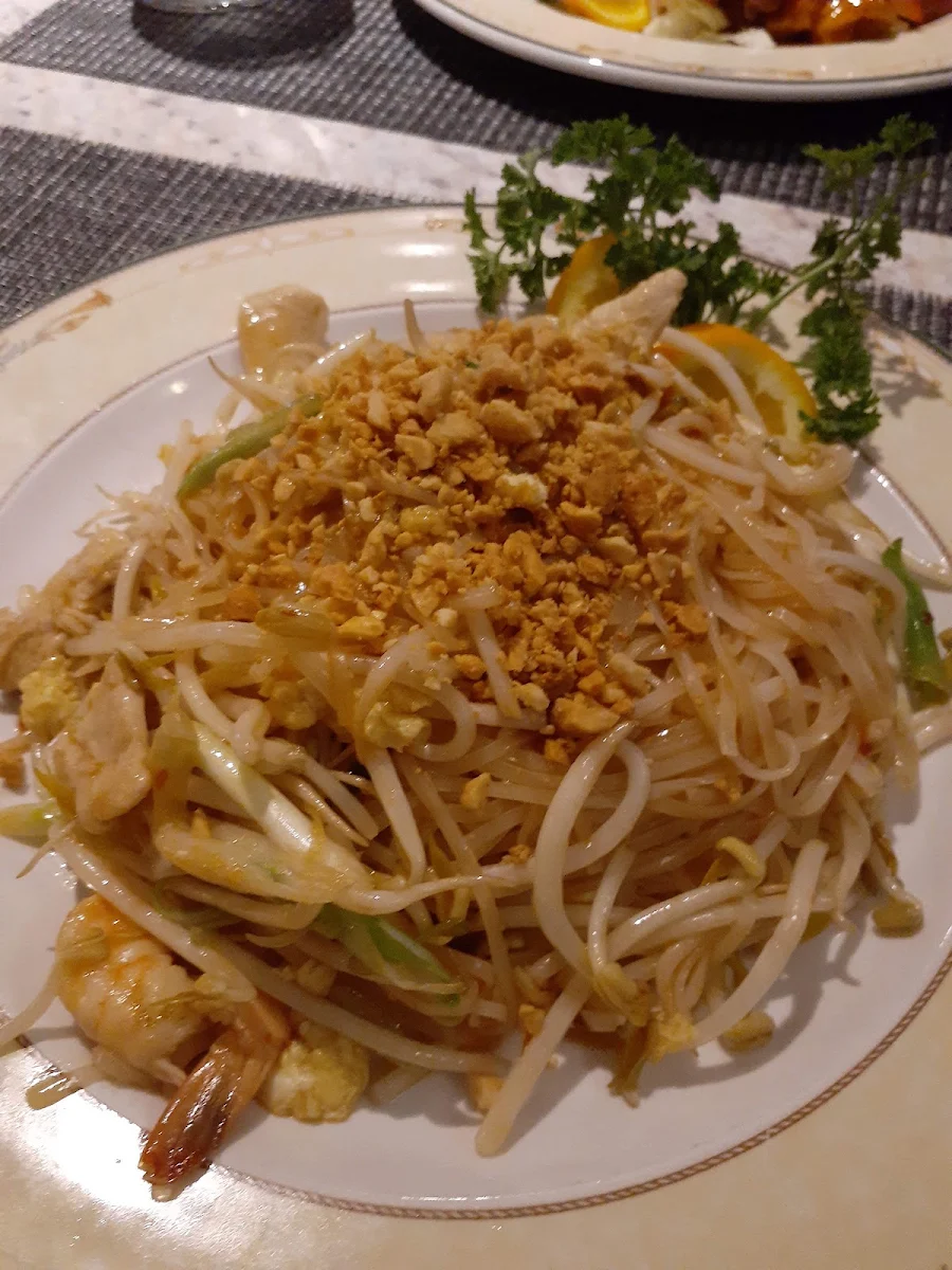 Pad Thaï Au Poulet Et Crevettes À la Citronnelle