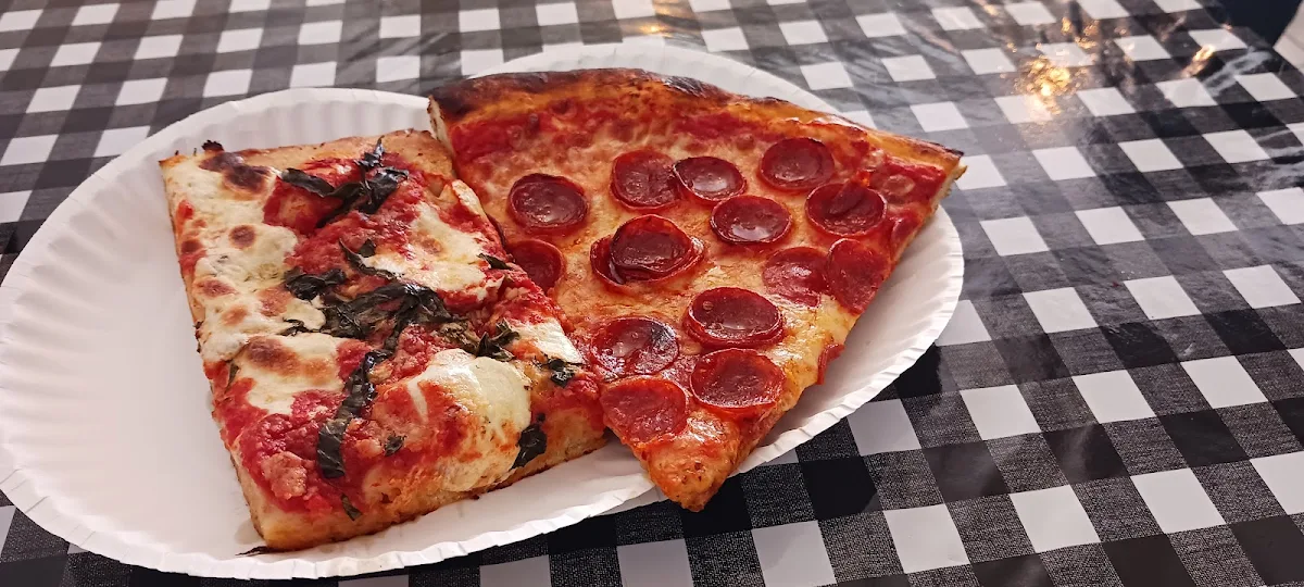 Pepperoni Pizza w Hot Honey