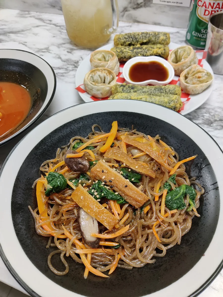 Japchae Gimmari Mandu