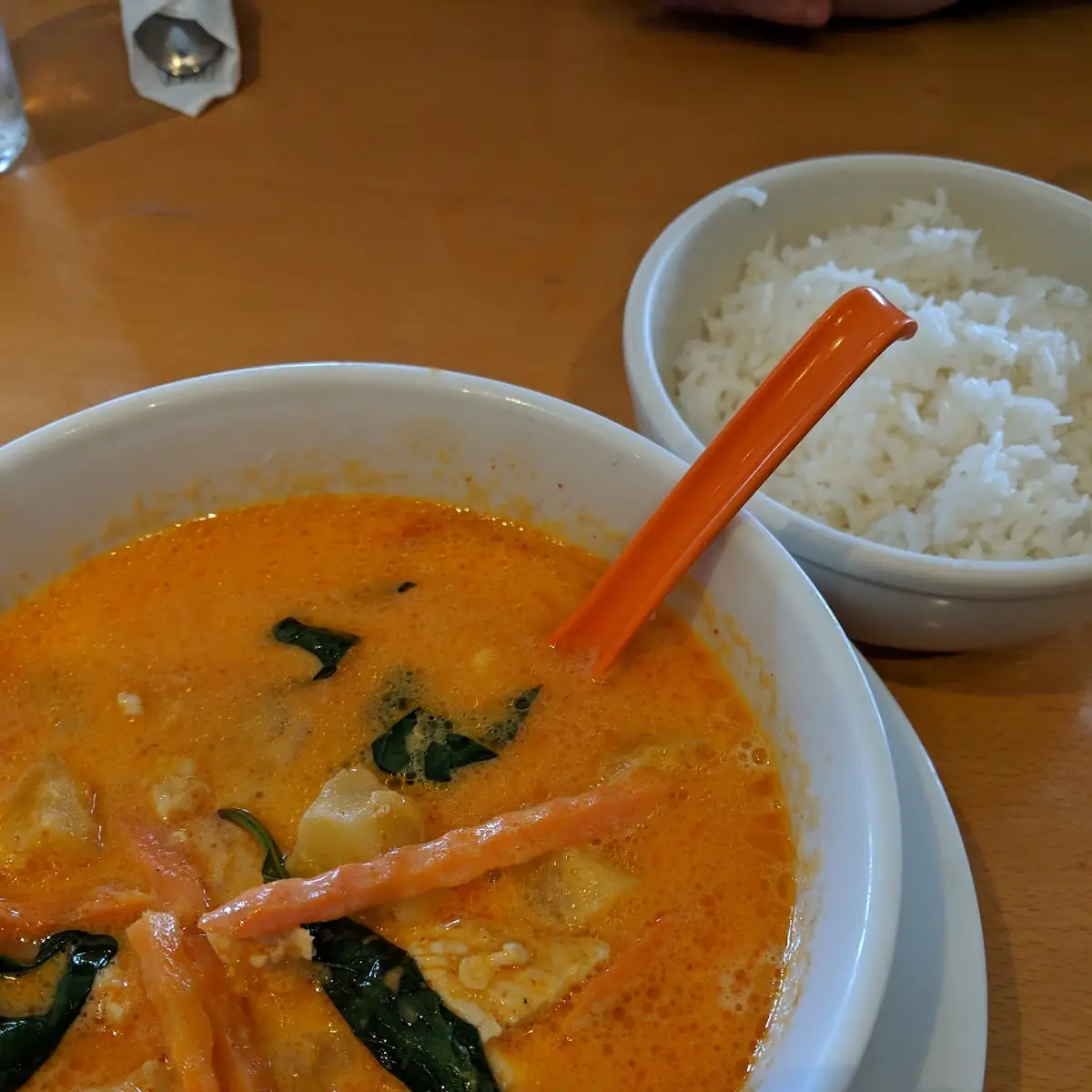c 2 red curry แกงแดง