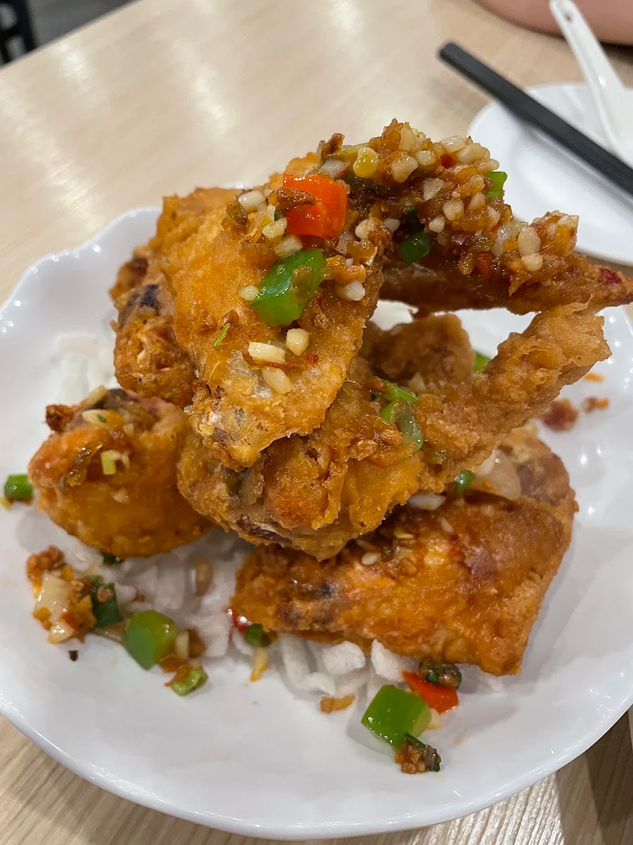 Salt Egg Yolk Chicken Wings 6 pcs, Fancy Kitchen 潮媽小炒