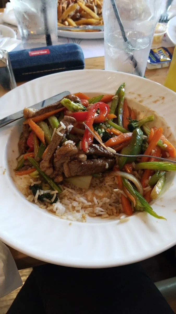 Stir-Fry, The Royal Windsor Pub & Eatery